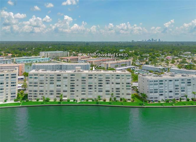 You'll love living on the Boca Ciega Bay!