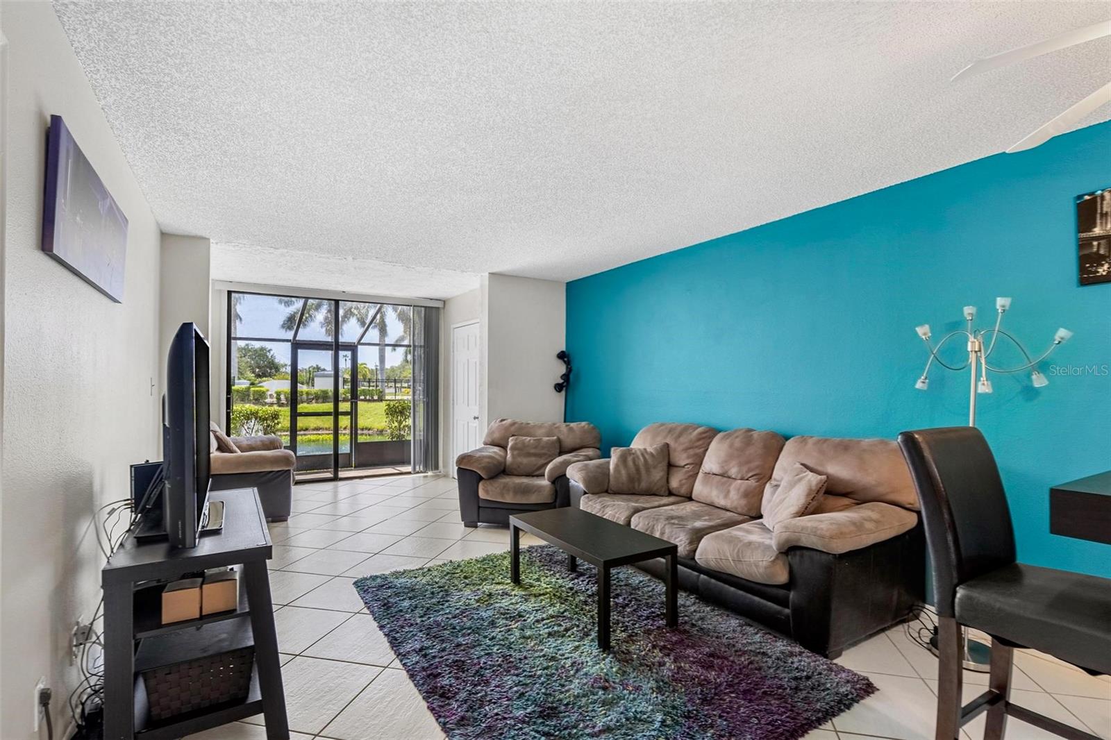 Living/dining area