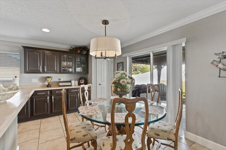 Eat-in Kitchen