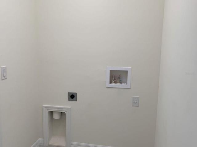 187 Antilla-Washer & Dryer Hook-ups
