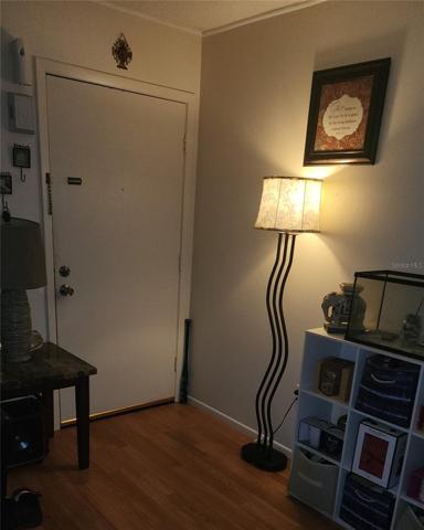 Unit 19: main entrance (2nd floor)
