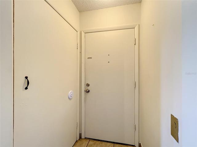 Unit 15: main entrance (1st floor)