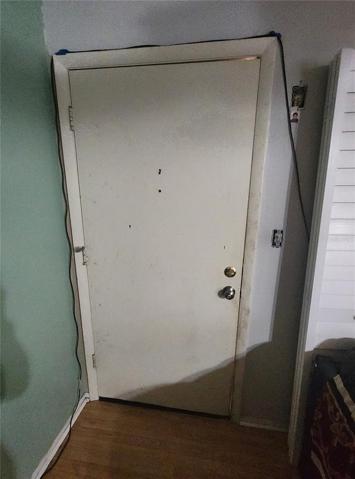 Unit 17: main entrance (2nd floor)