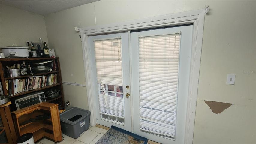 Unit 17: Kitchen doors to screened porch
