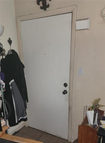 Unit 13: main entrance (1st floor)