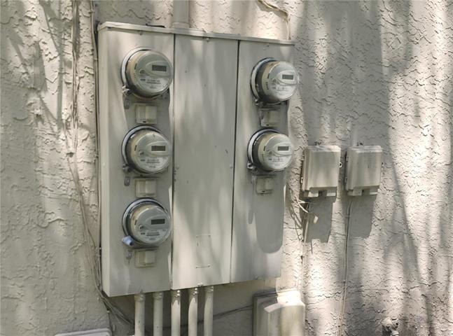 Separately metered - 4 units + laundry