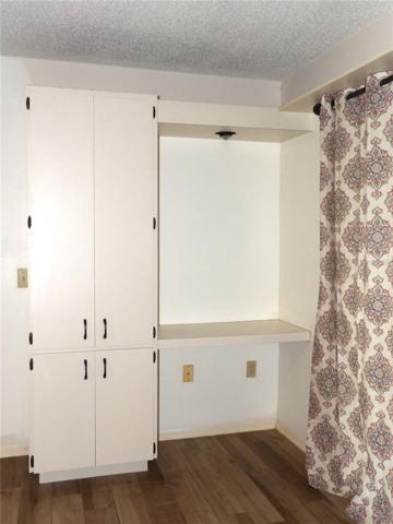 Built in desk area