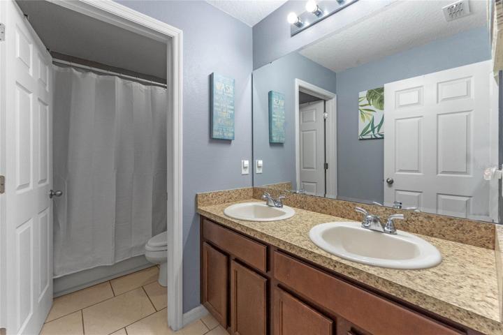 2nd Floor full Bath