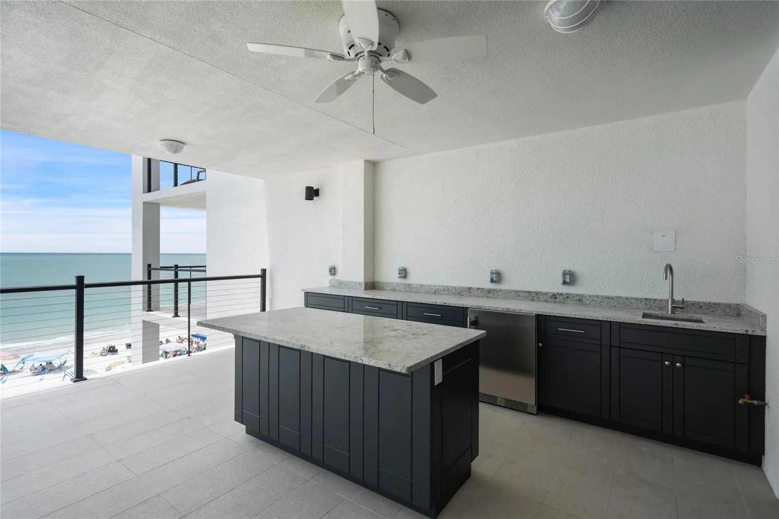 Granite counters, fridge and sink