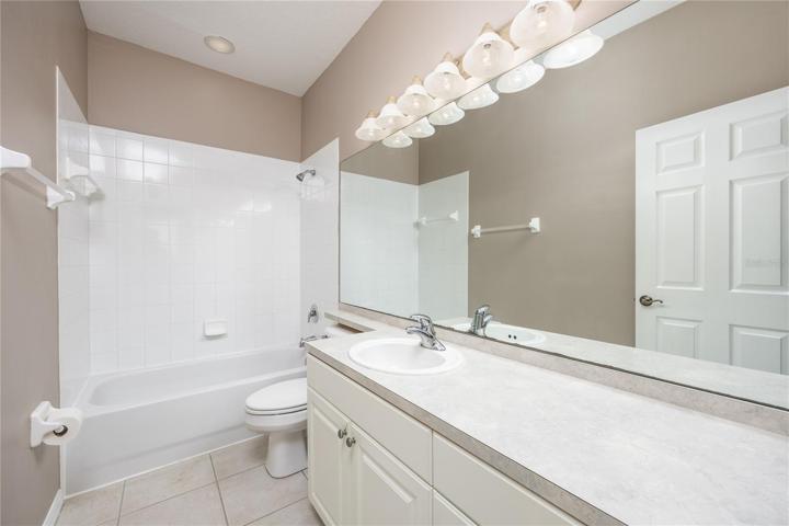 Upstairs Main Bathroom