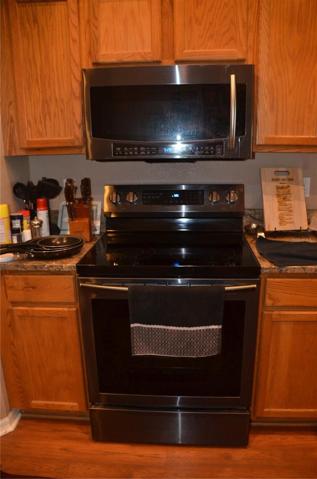 KItchen Has Smoothcook Top Rangie, Microwave, And Granite Counters