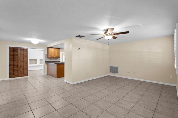living room/dining/kitchen