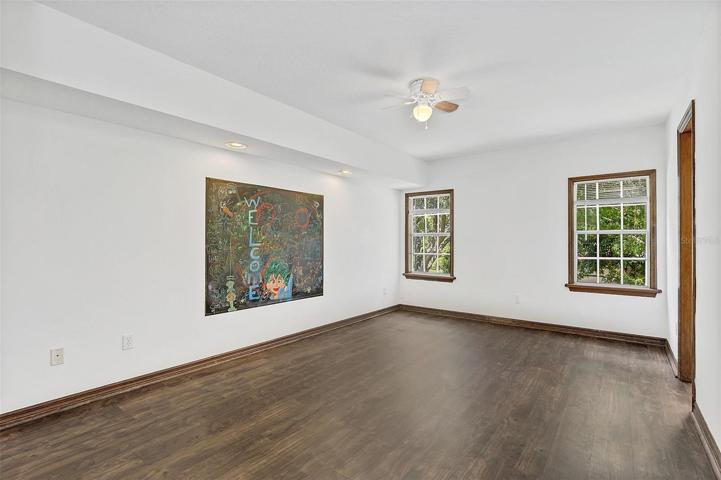 Guest Bedroom w Luxury Vinyl flooring