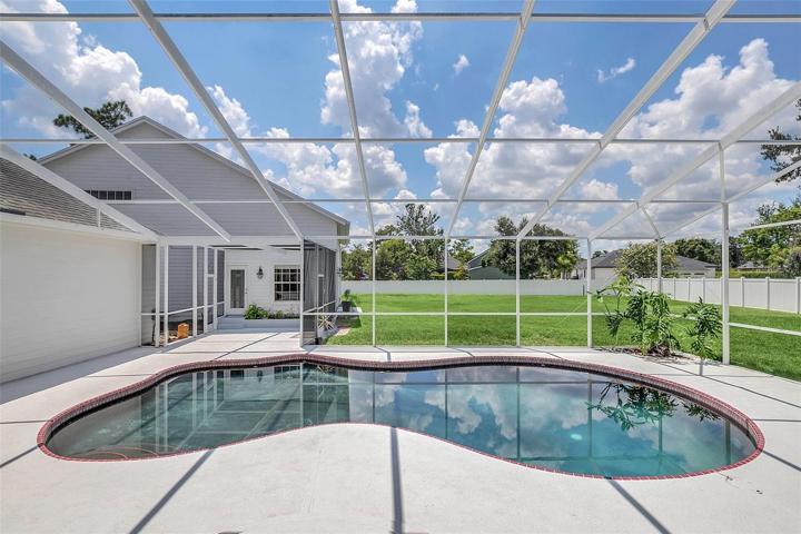 2 Story Private apartment & pool access