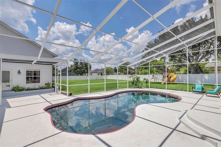Lovely Pool Area - 2  STORY 2 BR Apartment