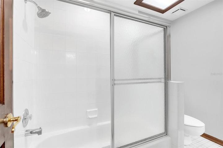 Tub w Shower