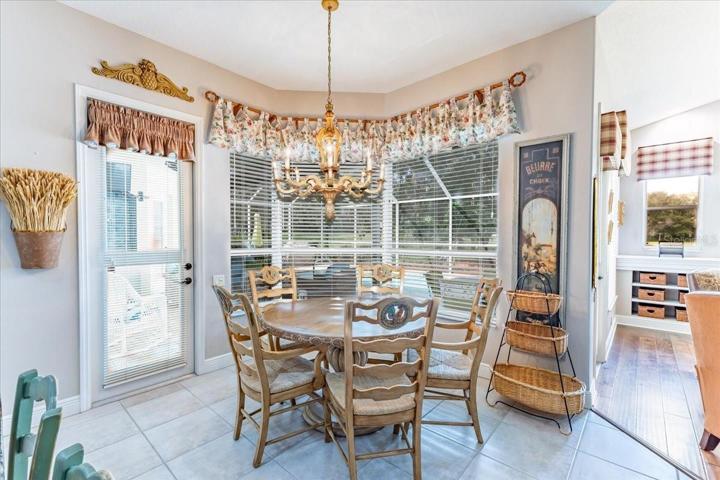 Kitchen Dining Area
