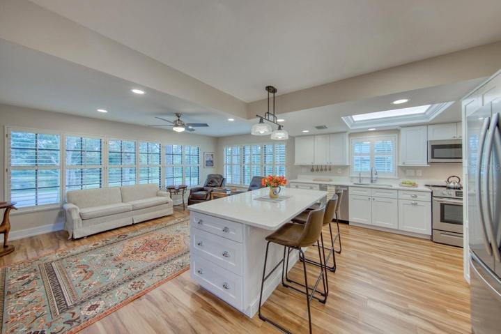 Exquisite remodel & renovation in this spacious villa!