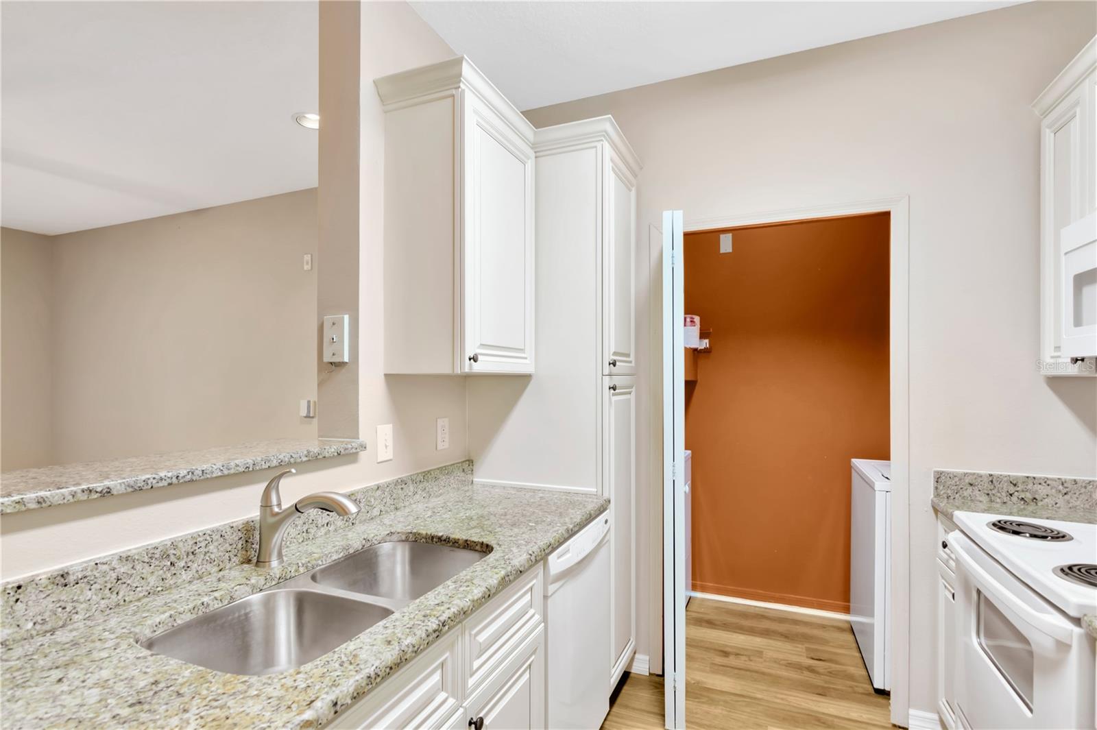 Kitchen w/Laundry Closet