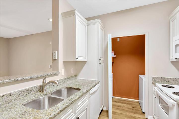 Kitchen w/Laundry Closet
