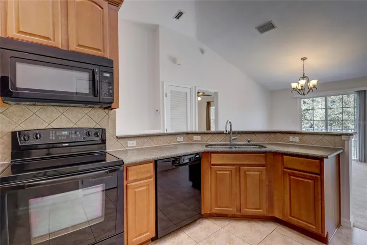 Kitchen with breakfast bar