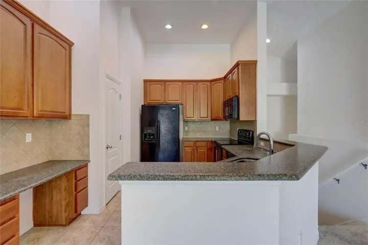 Kitchen with breakfast bar