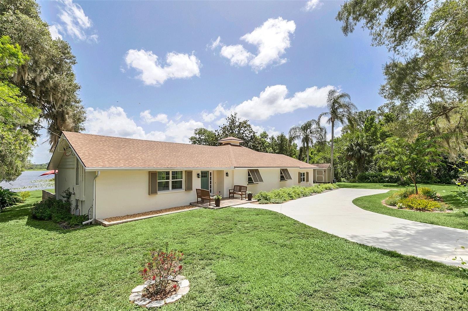 307 N Blue Lake Terrace, Deland, Florida 32724, 3 Bedrooms Bedrooms, ,3 BathroomsBathrooms,Residential,For Sale,BLUE LAKE,V4931710