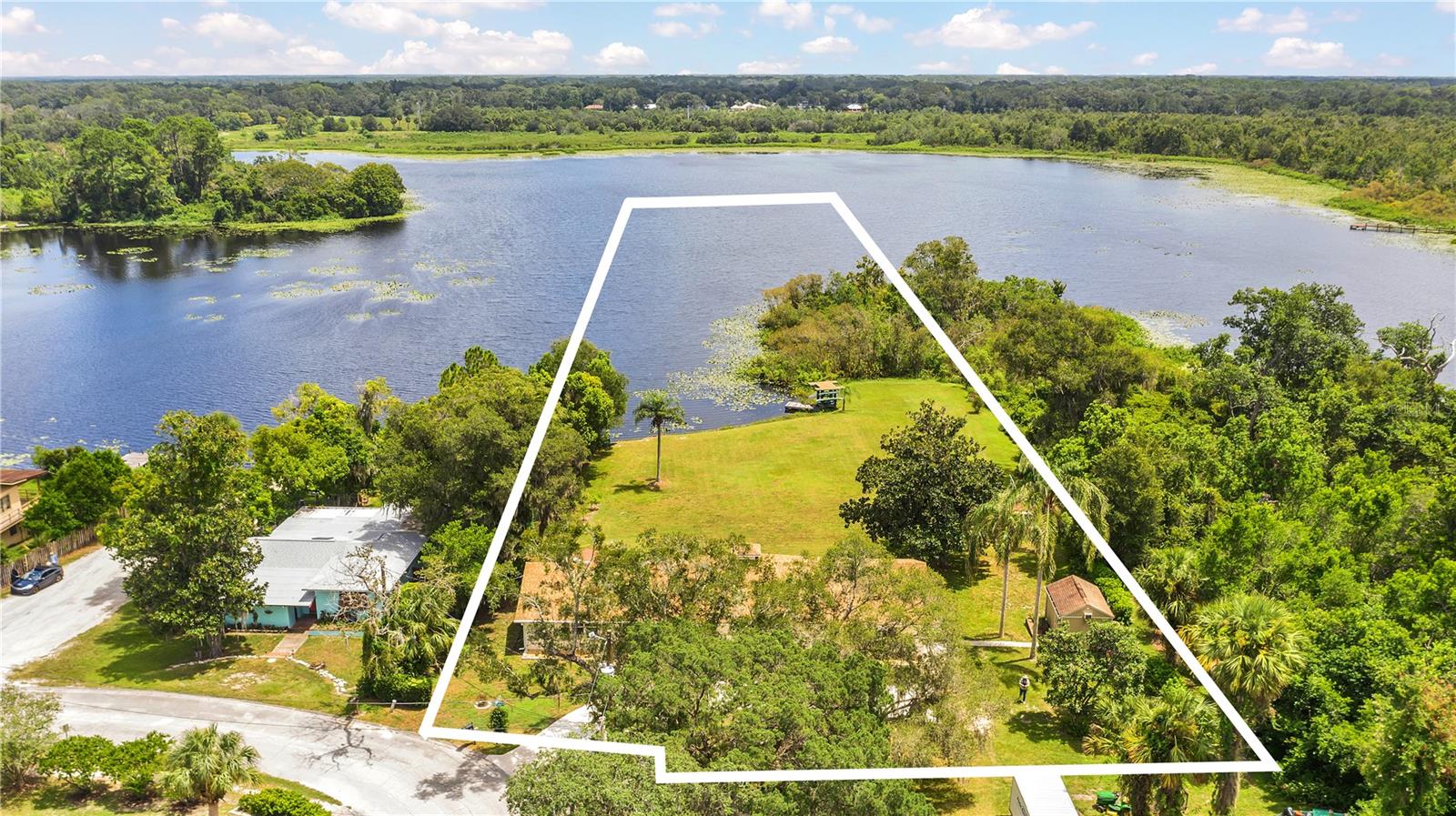 307 N Blue Lake Terrace, Deland, Florida 32724, 3 Bedrooms Bedrooms, ,3 BathroomsBathrooms,Residential,For Sale,BLUE LAKE,V4931710
