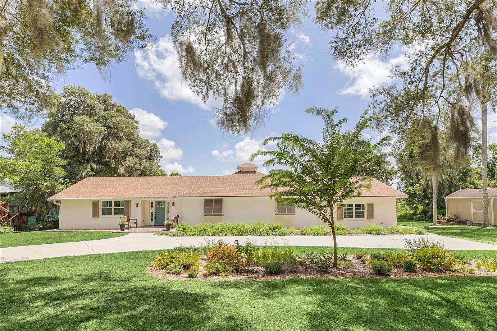 307 N Blue Lake Terrace, Deland, Florida 32724, 3 Bedrooms Bedrooms, ,3 BathroomsBathrooms,Residential,For Sale,BLUE LAKE,V4931710