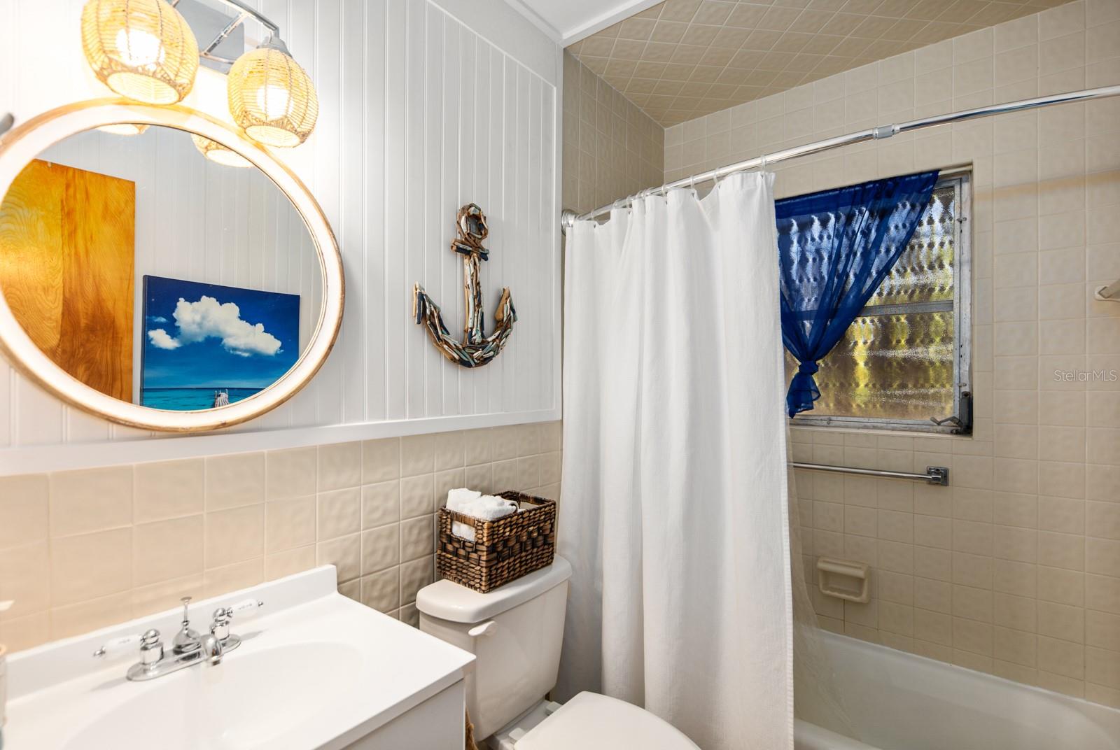 Shower tub combo. Don't forget about the wifi outlet to operate the fan and pipe music in while you're getting ready in the morning.