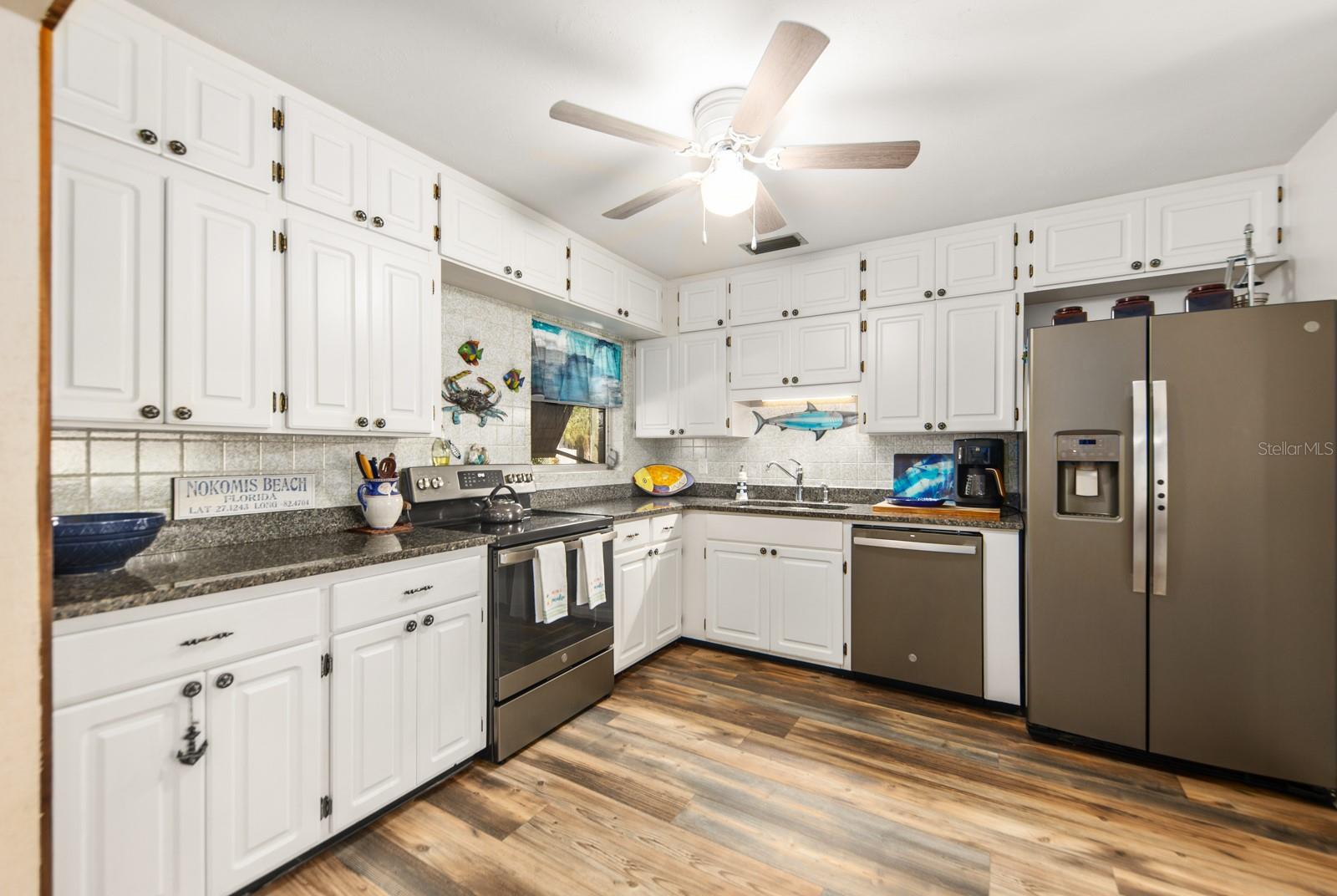 Lots of cabinets for your things and plenty of counter space to make cookies and biscuits!