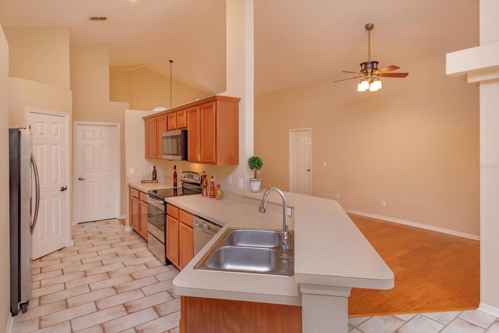 Open kitchen with bartop