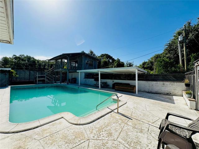 Pool / Pool House