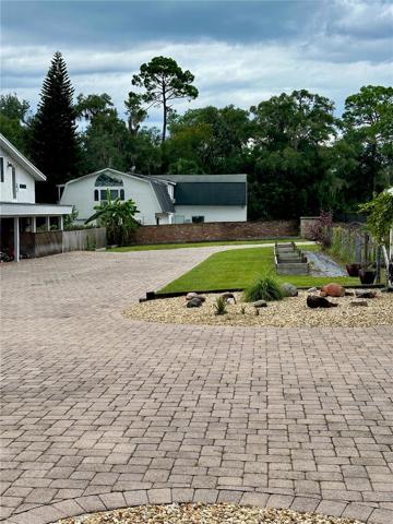 DRIVEWAY / PLANTERS