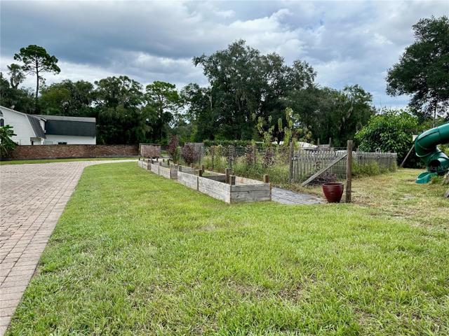 FRONT PLANTERS
