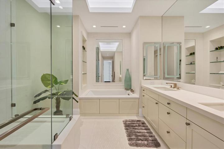 Ensuite Guest Bath with Separate Shower & Soaking Tub