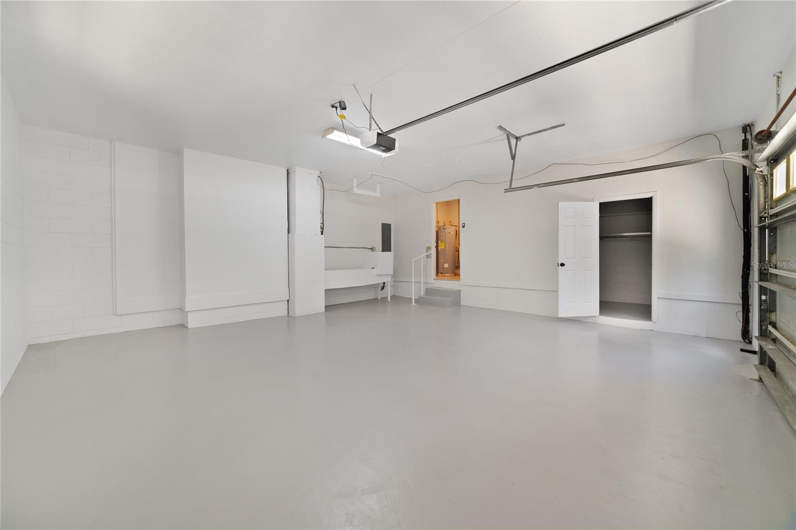 Pristine 2-car garage!