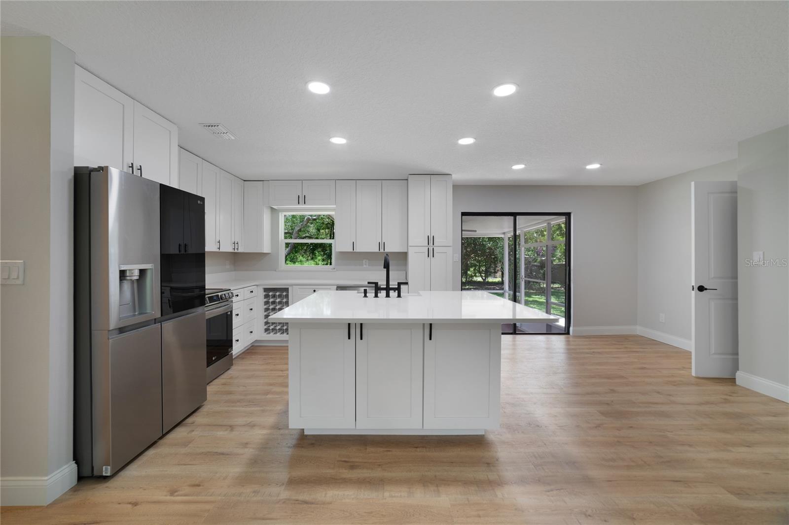 DINING/KITCHEN.