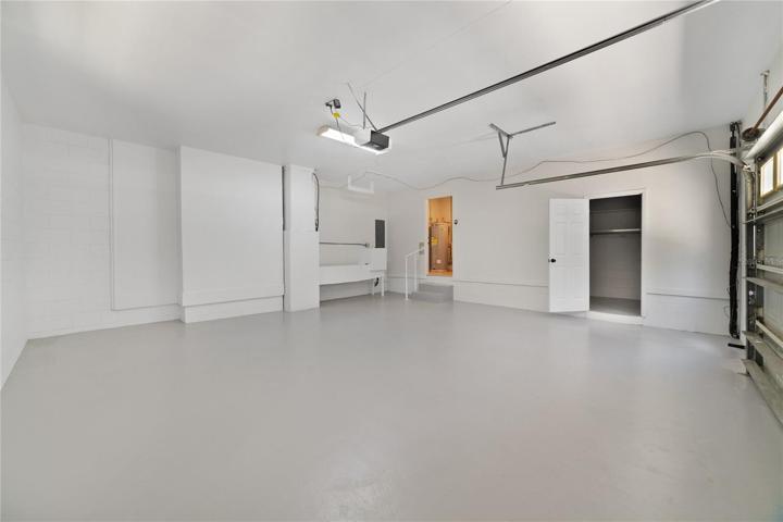 Pristine 2-car garage!