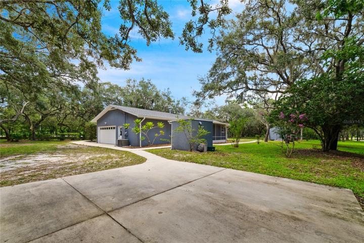 OVER AN ACRE LOT!