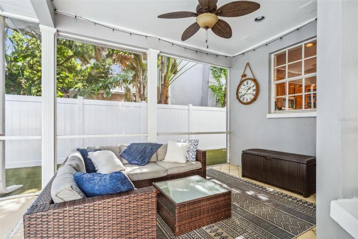 Large screened enclosed lanai.