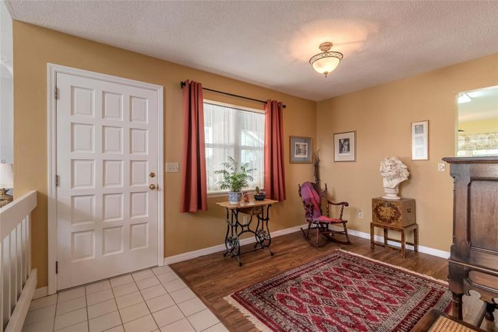 Front Foyer-Dining