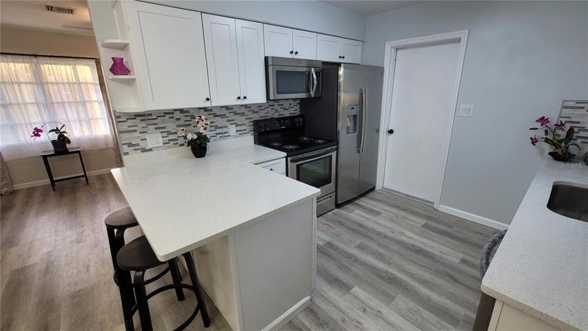 large quartz bar countertop for eating and entertaining