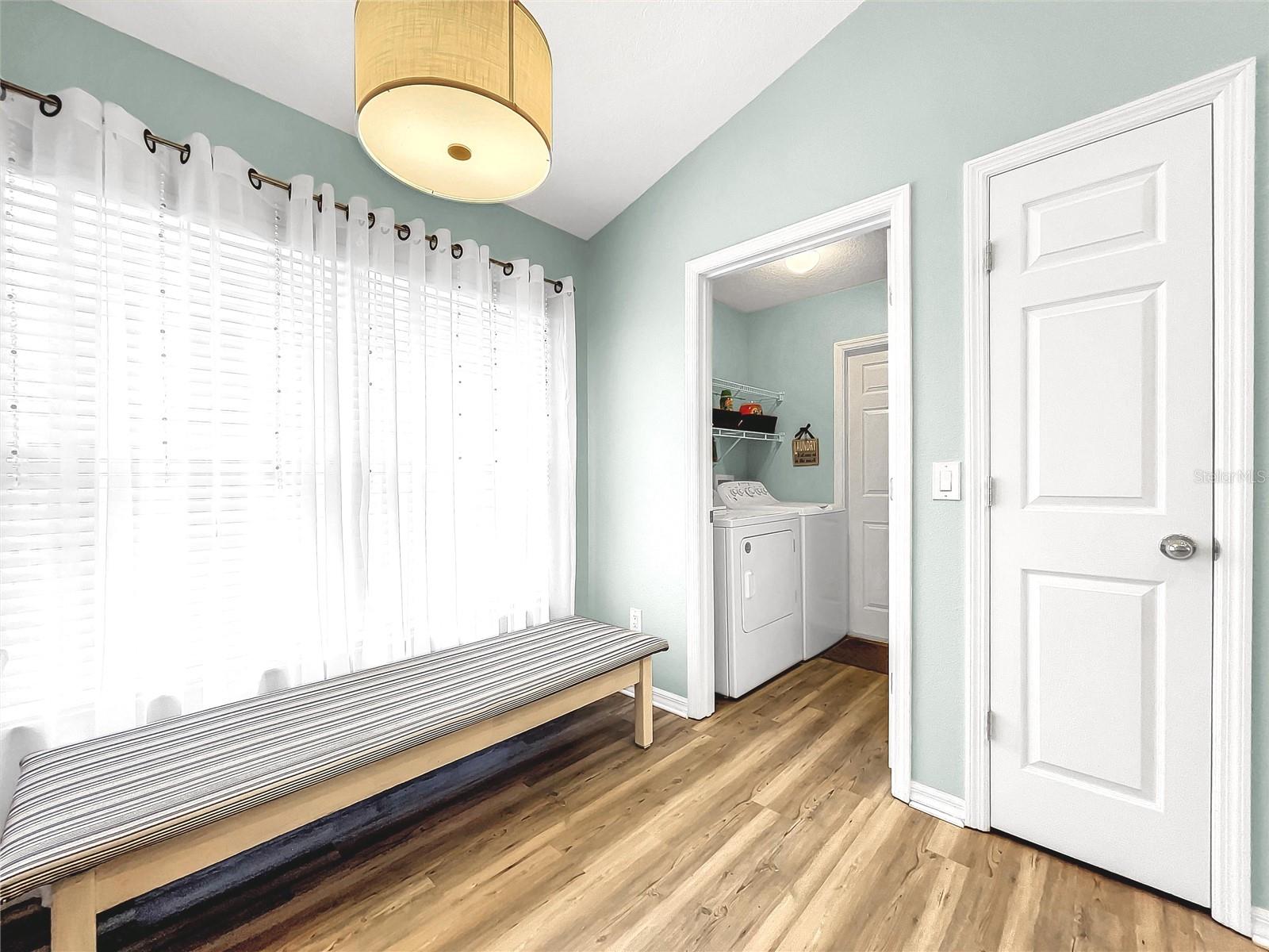 Kitchenette/Laundry