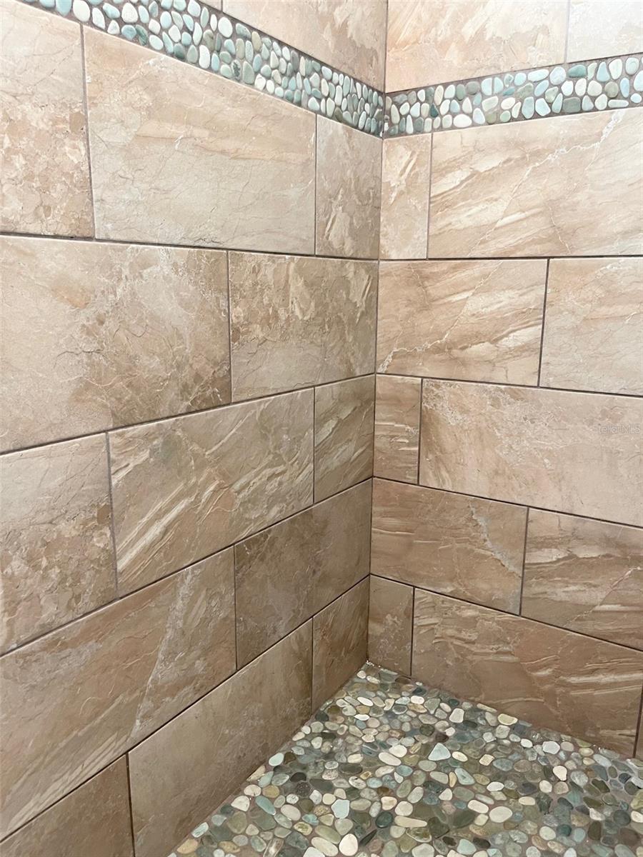 ELEGANT TILED ROMAN SHOWER
