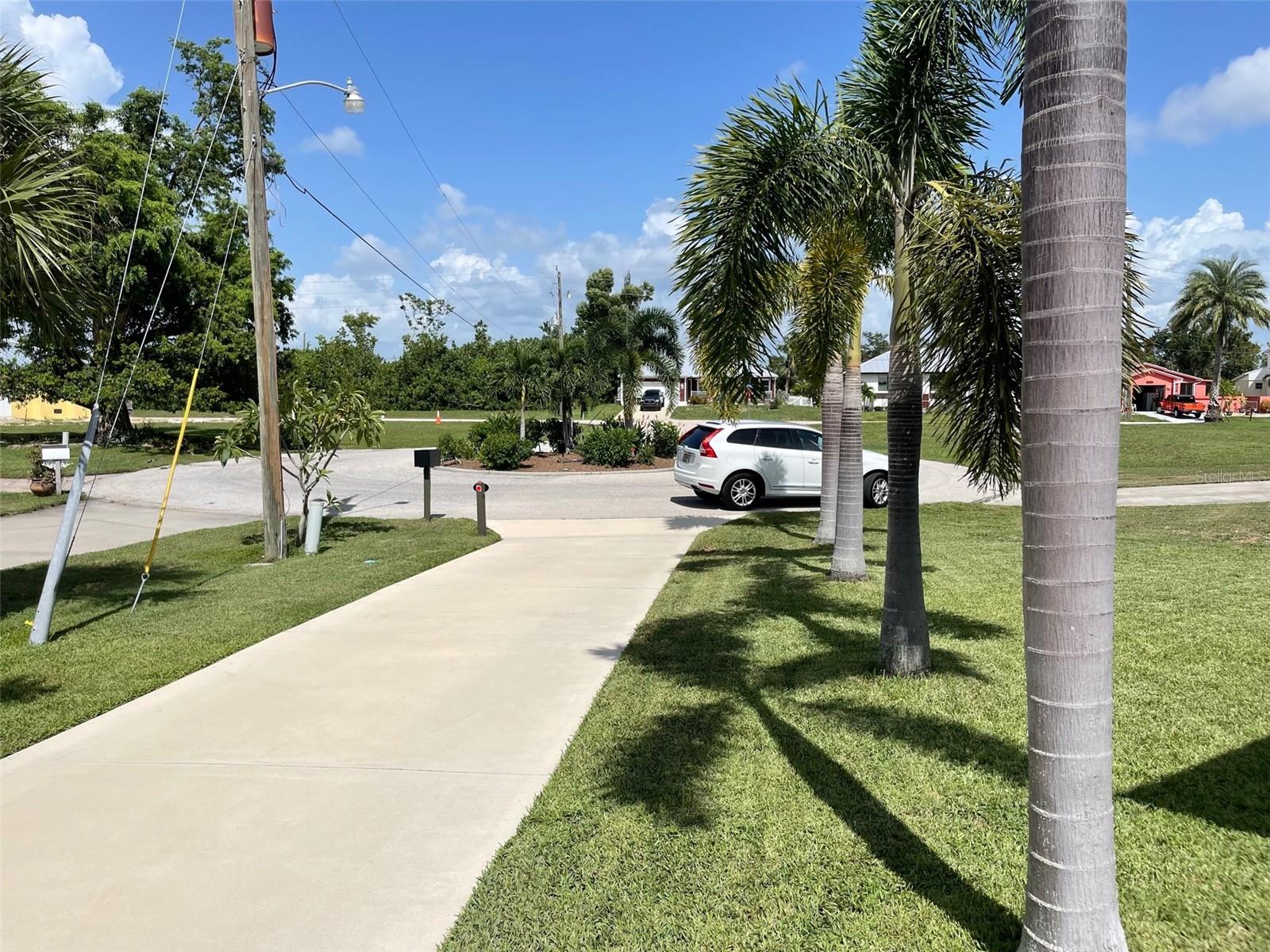 END OF  CUL- DE SAC LOCATION!  DRIVEWAY CAN ACCOMODATE 5 -6 CARS WHEN ENTERTAINING!