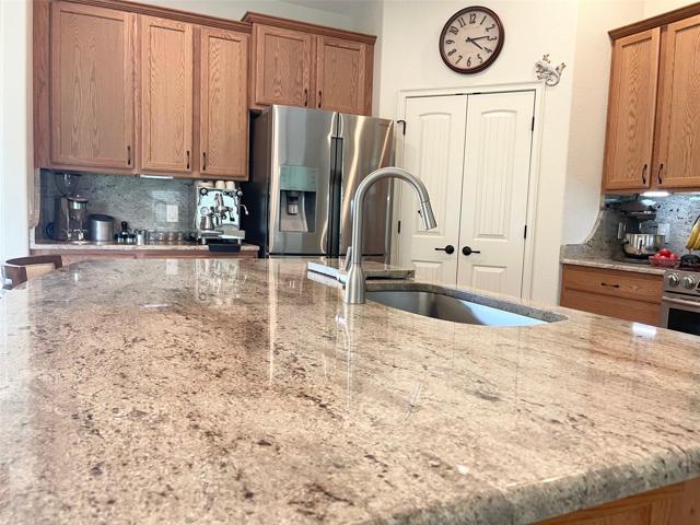FULL GRANITE BACKSPLASH UNDER CABINETS, WALK IN PANTRY TOO!