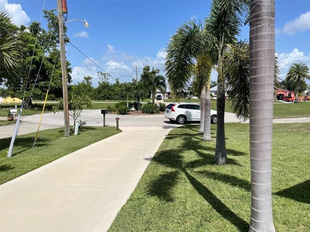 END OF  CUL- DE SAC LOCATION!  DRIVEWAY CAN ACCOMODATE 5 -6 CARS WHEN ENTERTAINING!