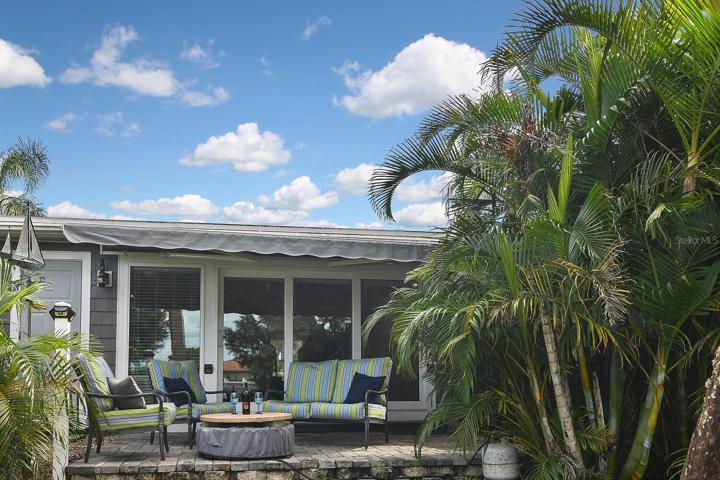 Under sunshade