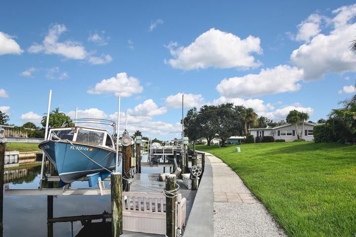 Dock/lift